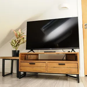  Apartment Luxury 5 Star - Parking, Garden, Nr Greater Metro Stations United Kingdom
